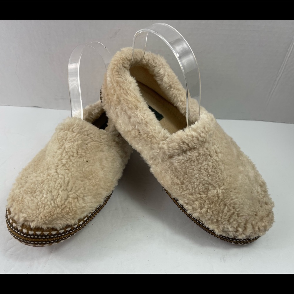 Woolrich size 8 M Moccasin Tan Slipon Wool women’s Slippers Shoes